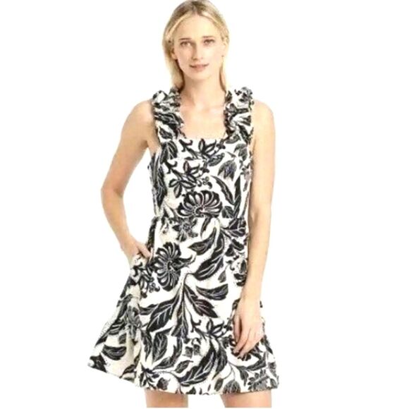 Who What Wear Dresses & Skirts - Who What Wear Floral Black White Mini Ruffle Dress Size S